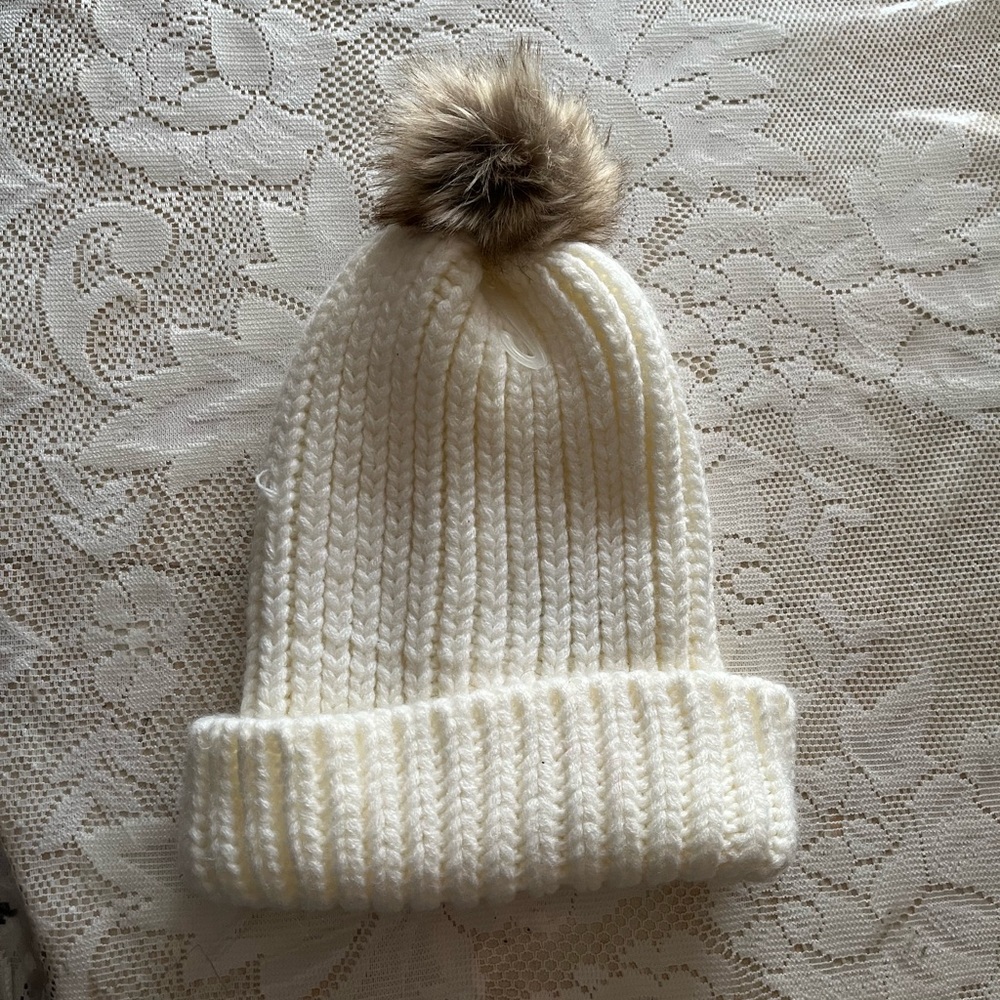 Old Navy white knitted cap with brown fur pompom